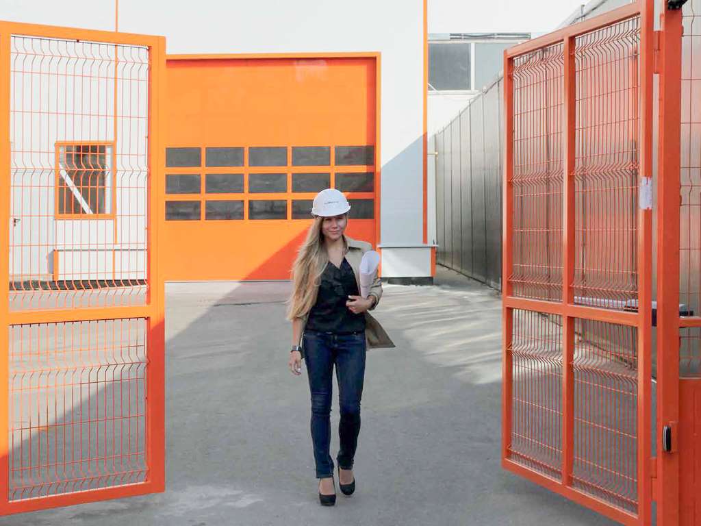 Ворота распашные со стальной рамой с заполнением сварной сеткой 9