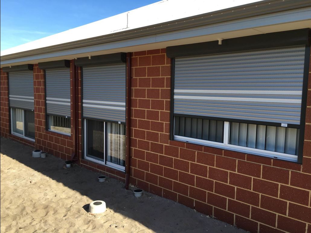 Рольставни из одностенного экструдированного роллетного профиля RHE56M 8