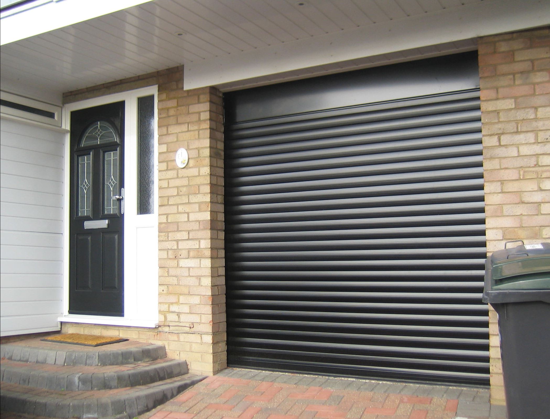 Ворота рулонные (Рольворота) из пенозаполненного роллетного профиля RH77M 9