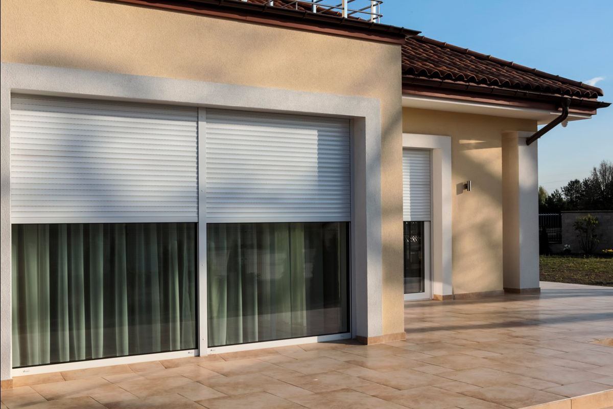 Рольставни на витрину из стального роллетного профиля RHS52 7