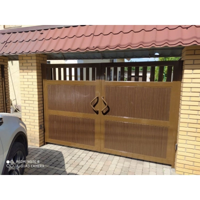 Распашные ворота из сендвич-панелей